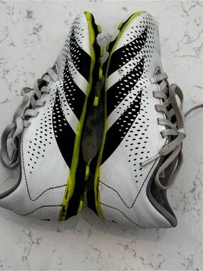 Kids Predator Soccer Sneakers in White and Black boys 2.5